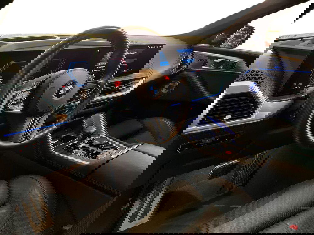 BMW XM usata a Bari (10)