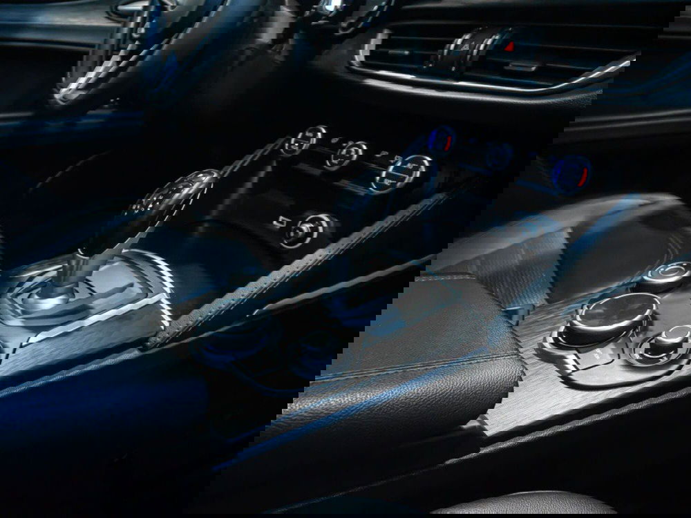 Alfa Romeo Stelvio usata a Macerata (20)