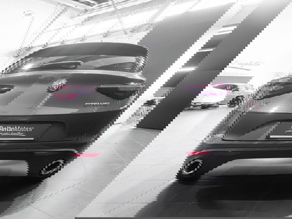Alfa Romeo Stelvio usata a Macerata (7)