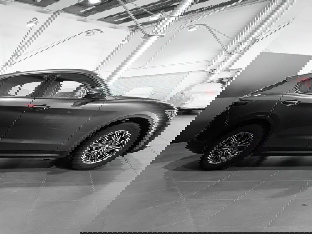 Alfa Romeo Stelvio usata a Macerata (9)