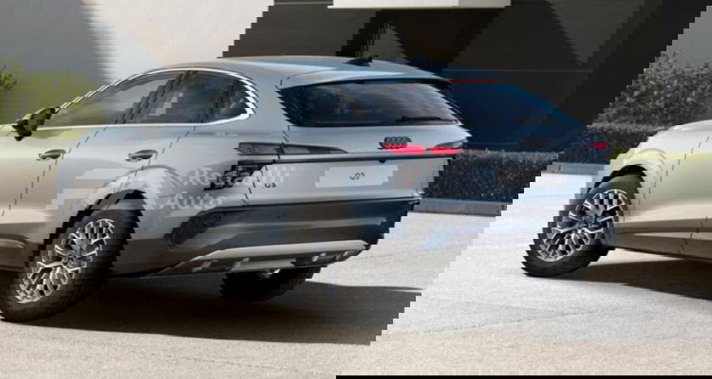 Audi Q3 Sportback nuova a Lecco (5)