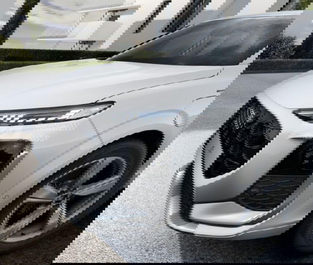 Audi Q3 Sportback nuova a Lecco (2)