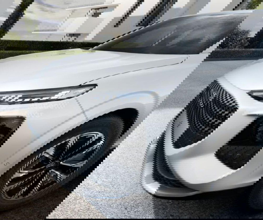 Audi Q3 Sportback nuova a Lecco (2)