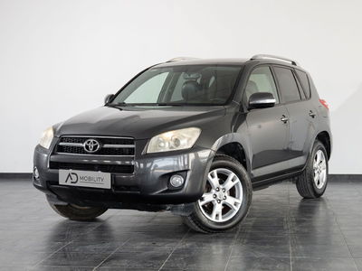 Toyota Rav4 2.2 D-4D 150 CV DPF Luxury del 2009 usata a San Severo