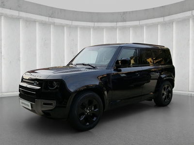 Land Rover Defender 110 3.0d i6 mhev X-Dynamic SE awd 200cv auto del 2024 usata a Pescate