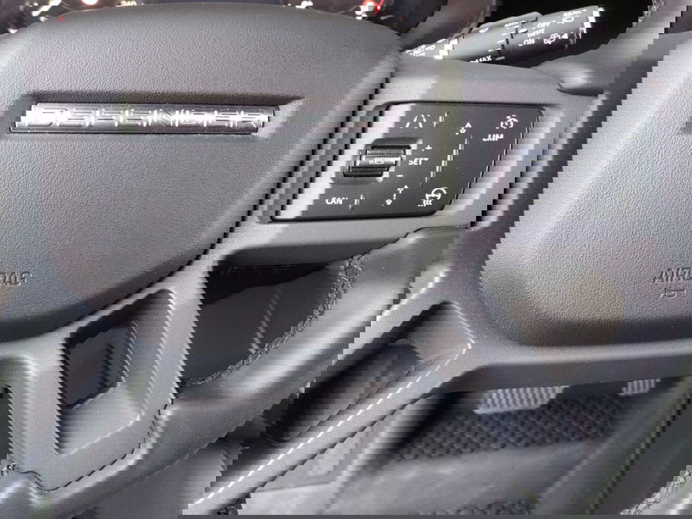 Land Rover Defender usata a Lecco (13)