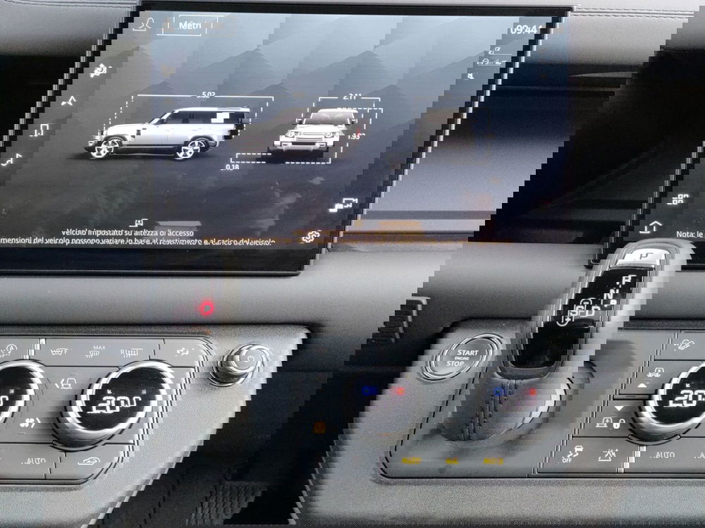 Land Rover Defender usata a Lecco (18)