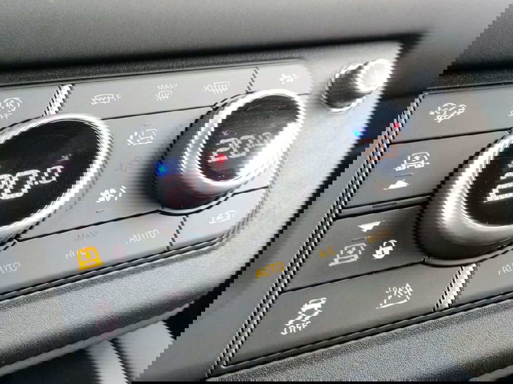 Land Rover Defender usata a Lecco (19)