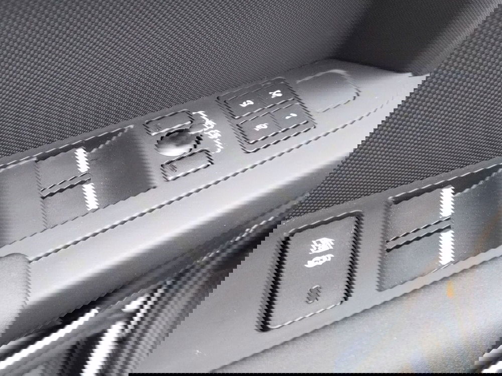 Land Rover Defender usata a Lecco (20)