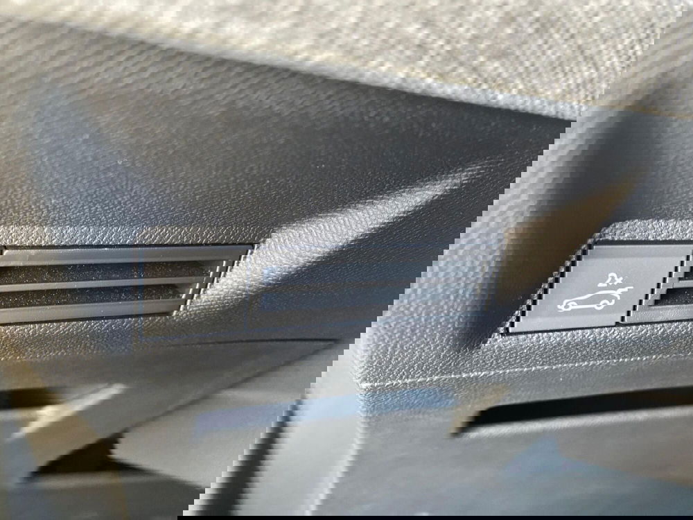 Peugeot 3008 usata a Milano (18)