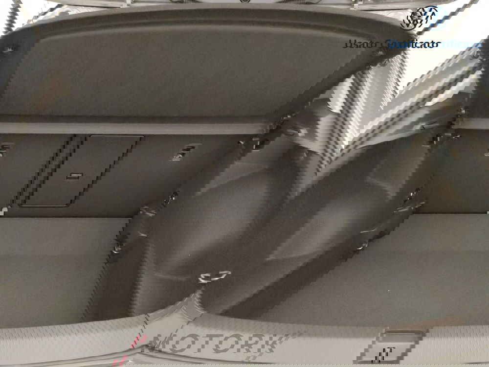 Volkswagen T-Roc nuova a Varese (8)