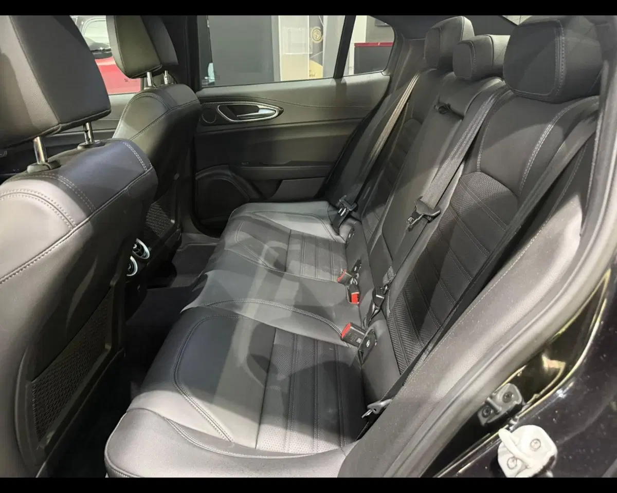 Alfa Romeo Giulia usata a Alessandria (12)