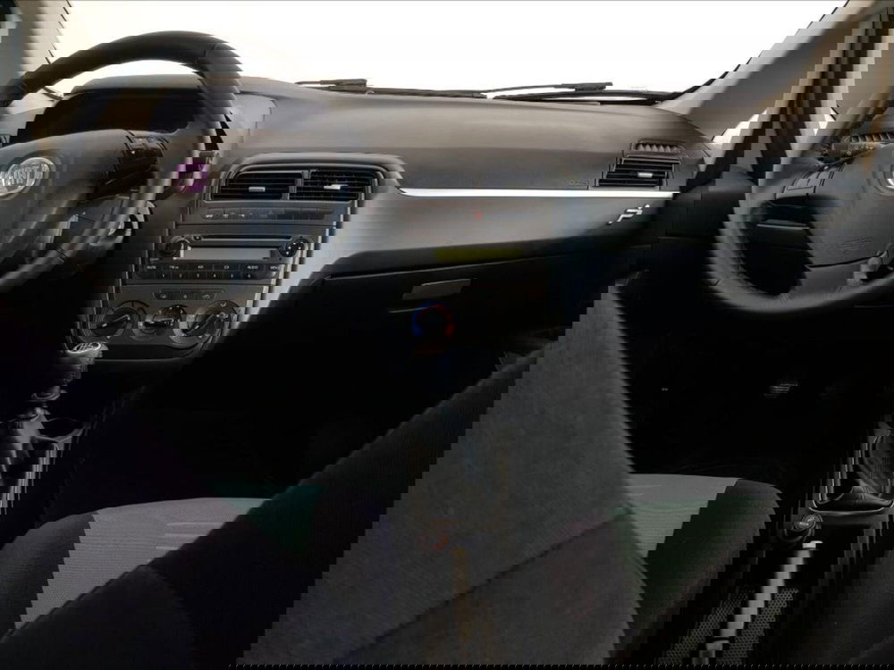 Fiat Grande Punto usata a Lucca (13)