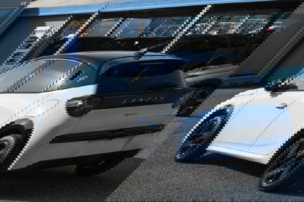 Lancia Ypsilon nuova a Torino (7)