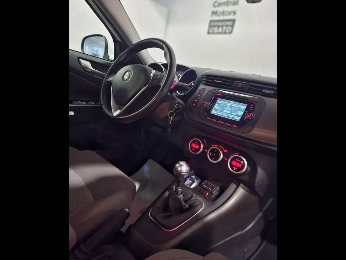 Alfa Romeo Giulietta usata a Torino (11)