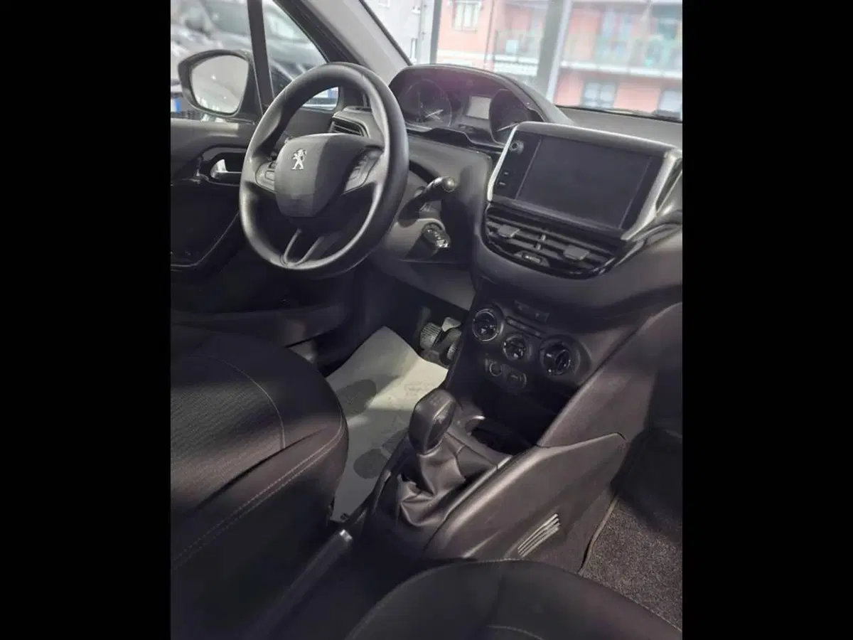 Peugeot 208 usata a Torino (11)