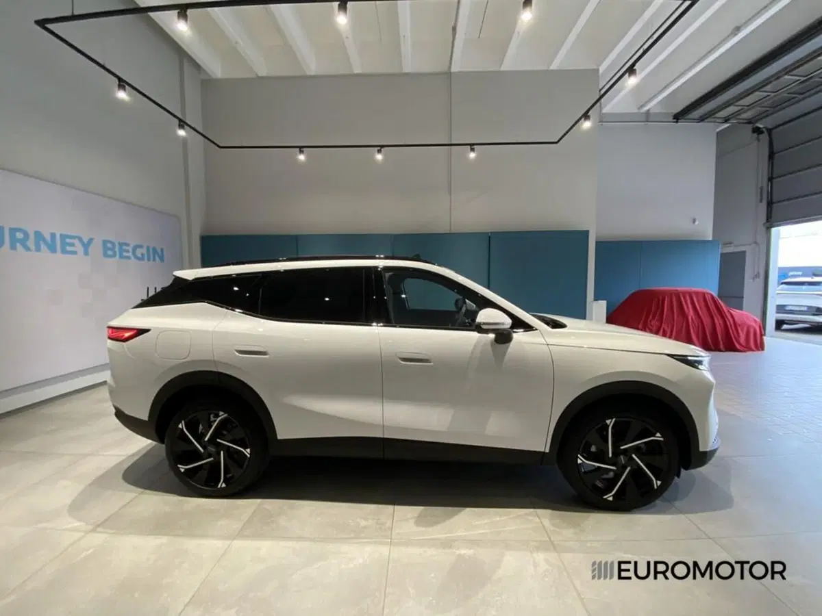 Omoda Omoda 7 SHS-P nuova a Bari (7)