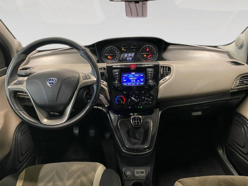 Lancia Ypsilon usata a Torino (5)