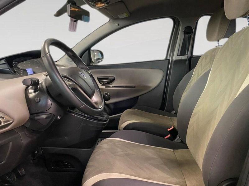 Lancia Ypsilon usata a Torino (6)