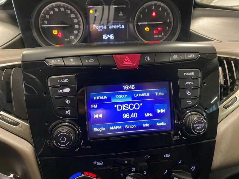 Lancia Ypsilon usata a Torino (9)