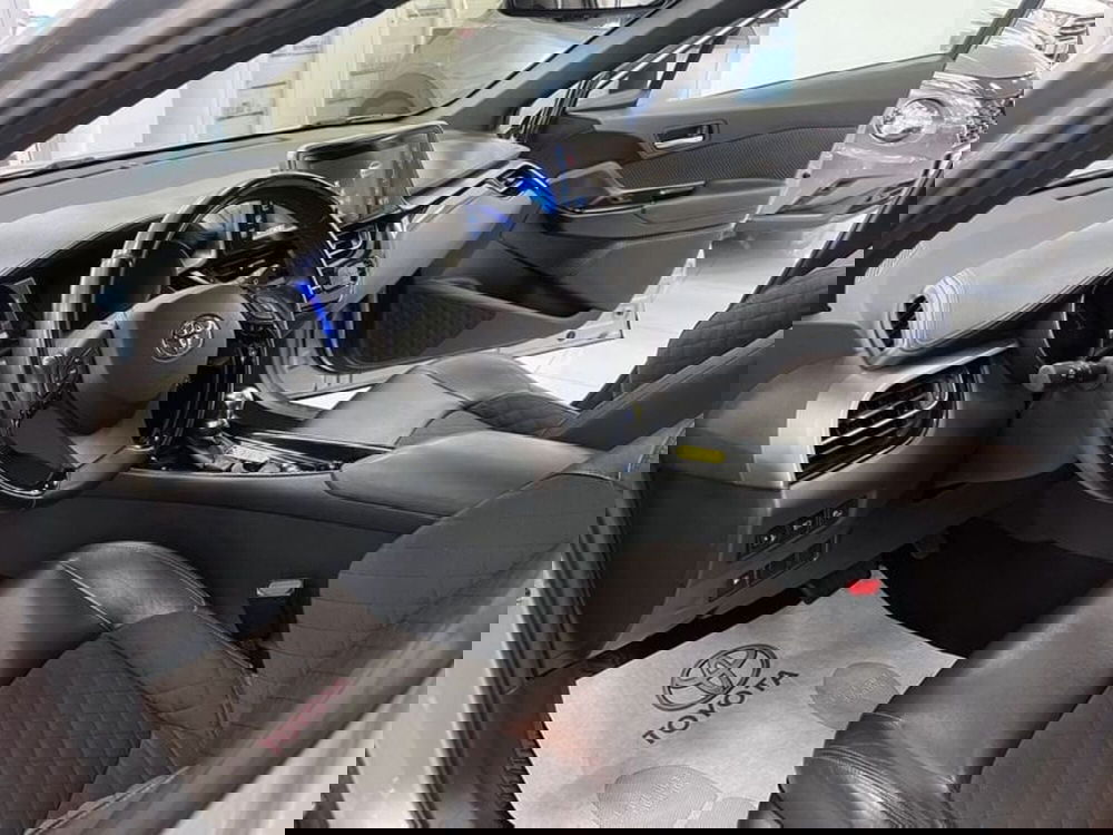 Toyota Toyota C-HR usata a Prato (7)
