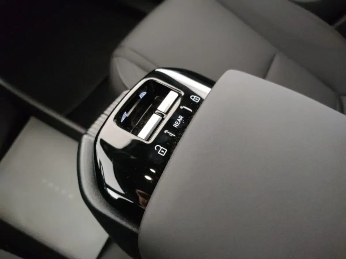 Volvo EX30 usata a Modena (11)