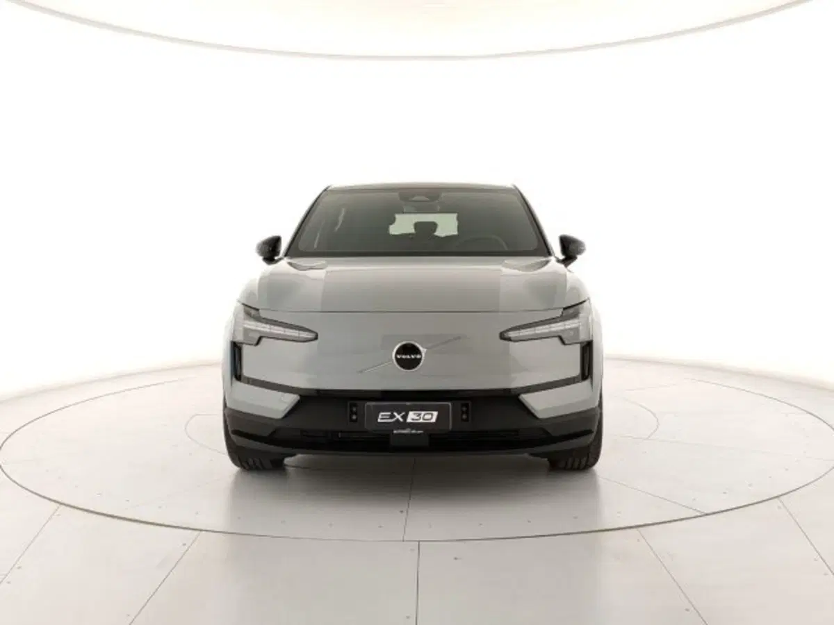 Volvo EX30 nuova a Modena (7)