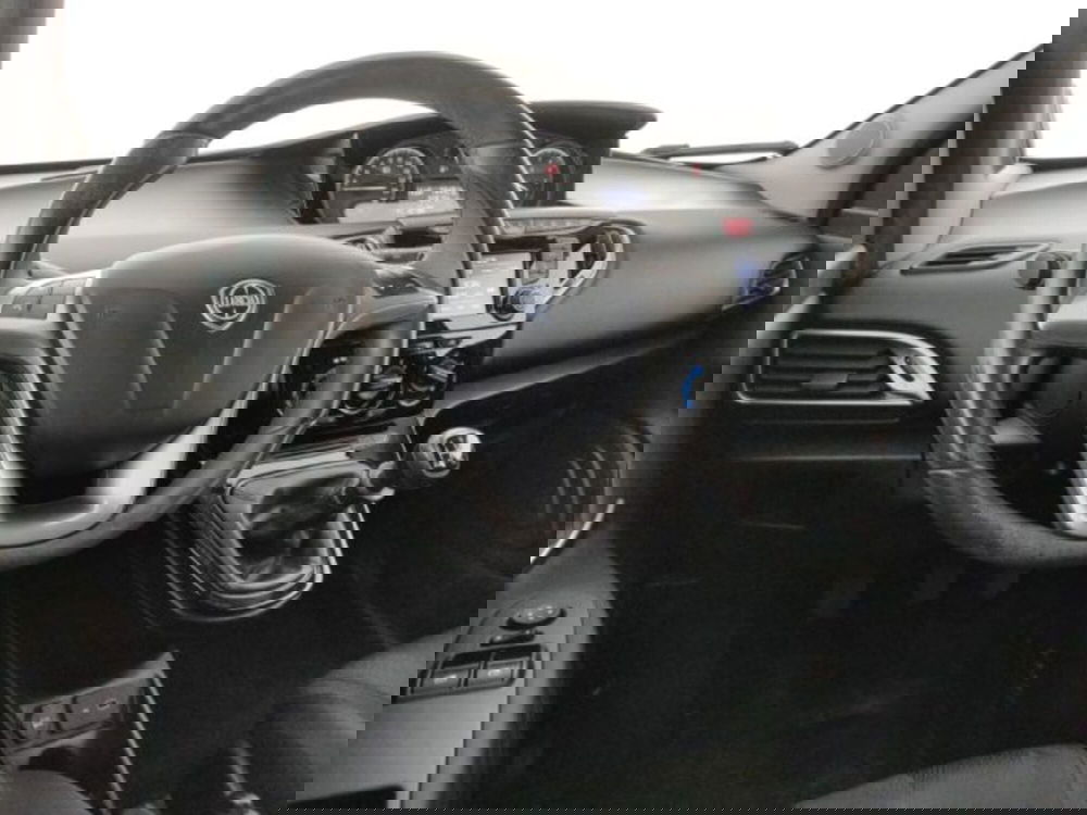 Lancia Ypsilon usata a Modena (11)