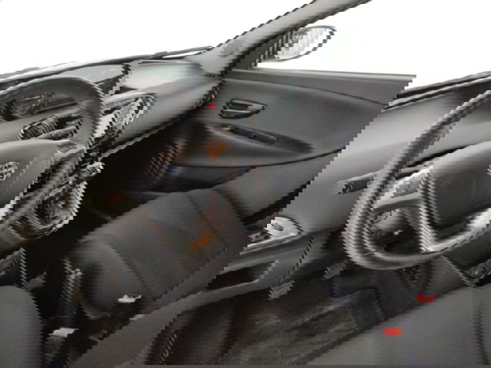 Lancia Ypsilon usata a Modena (6)