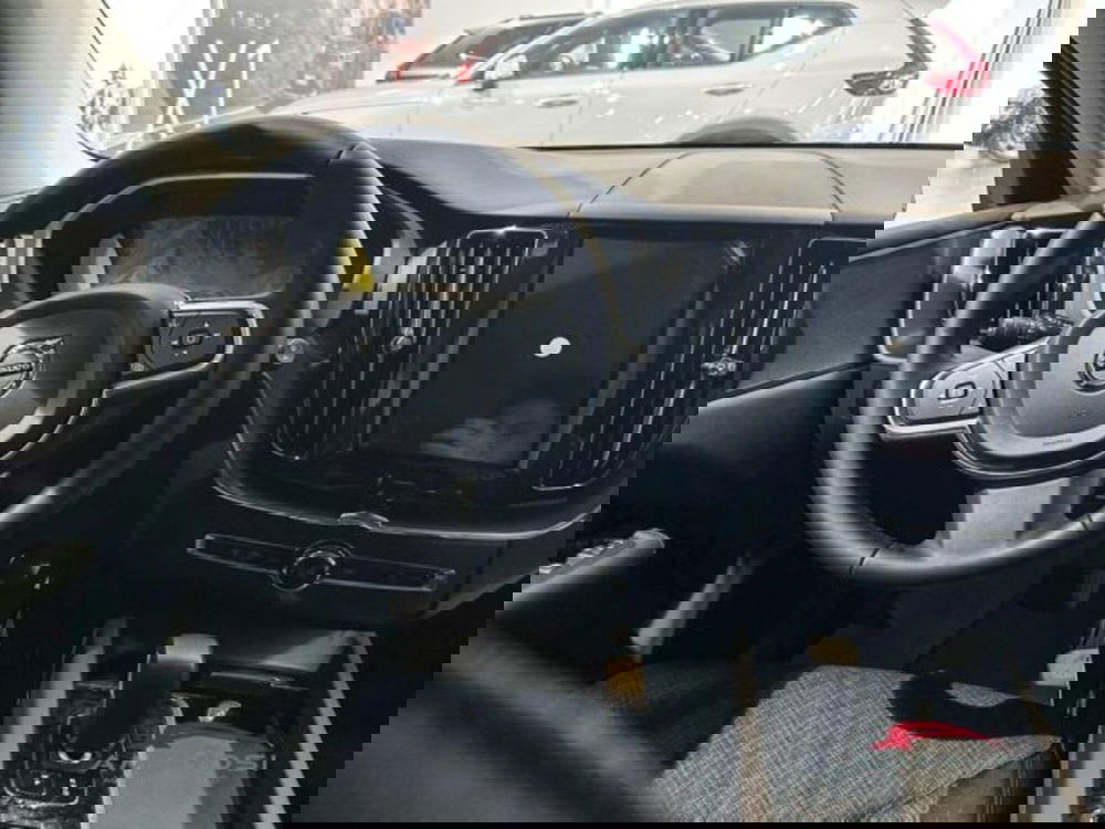 Volvo XC60 nuova a Perugia (8)