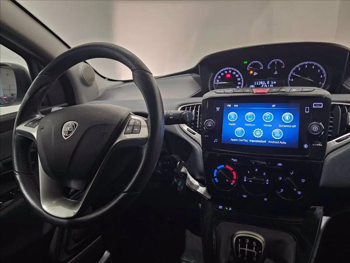 Lancia Ypsilon usata a Palermo (11)