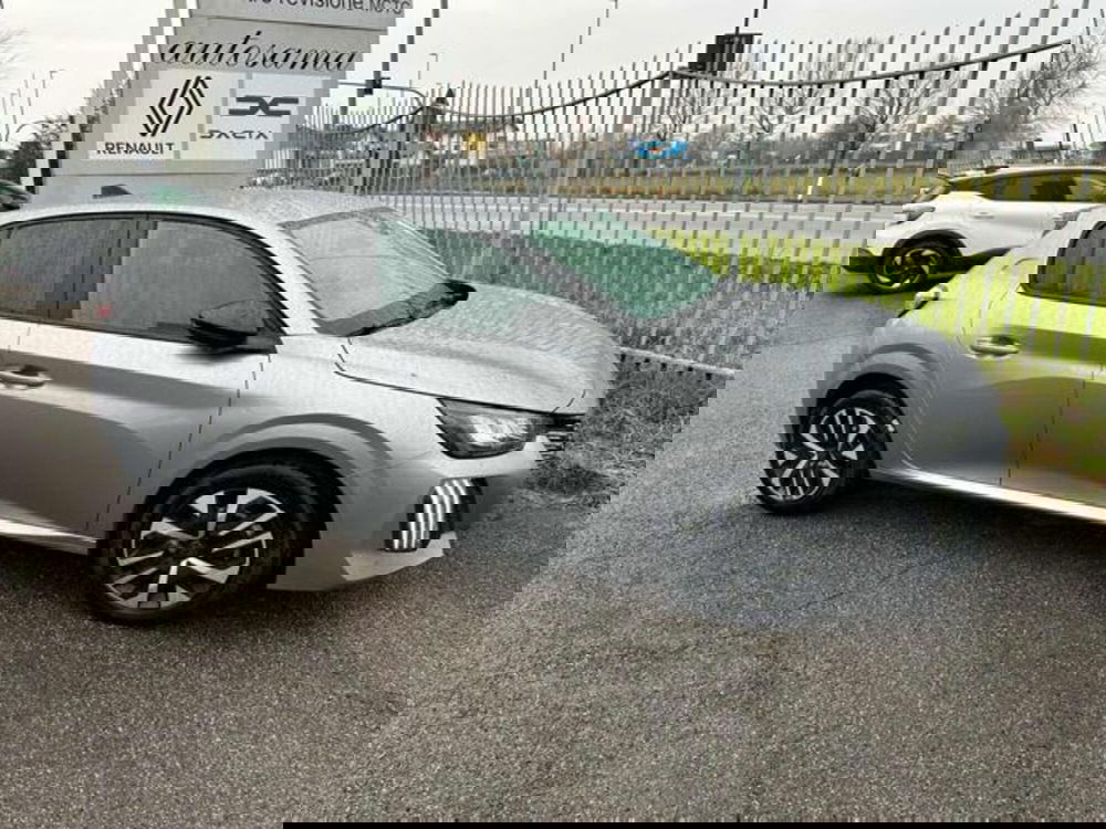 Peugeot 208 nuova a Milano (2)