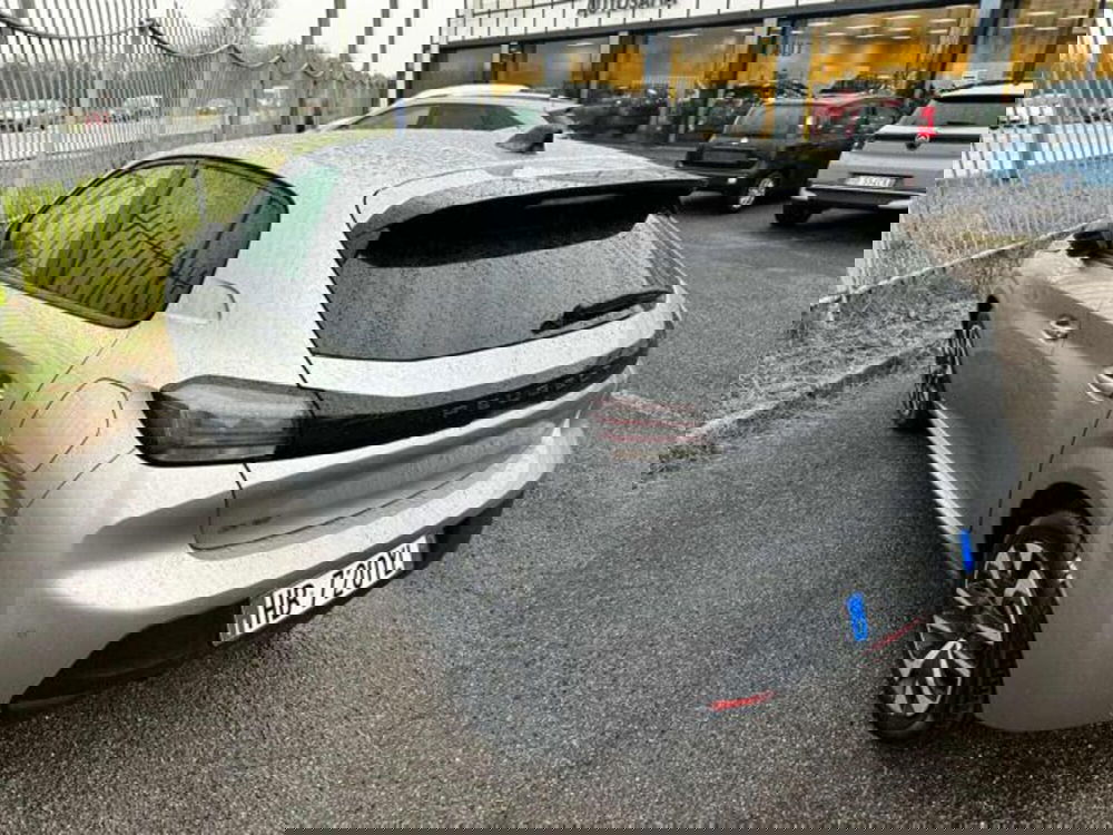 Peugeot 208 nuova a Milano (4)