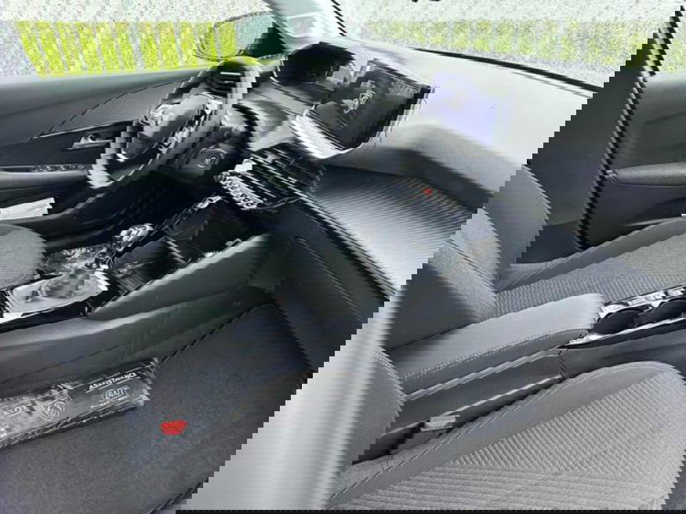 Peugeot 208 nuova a Milano (5)