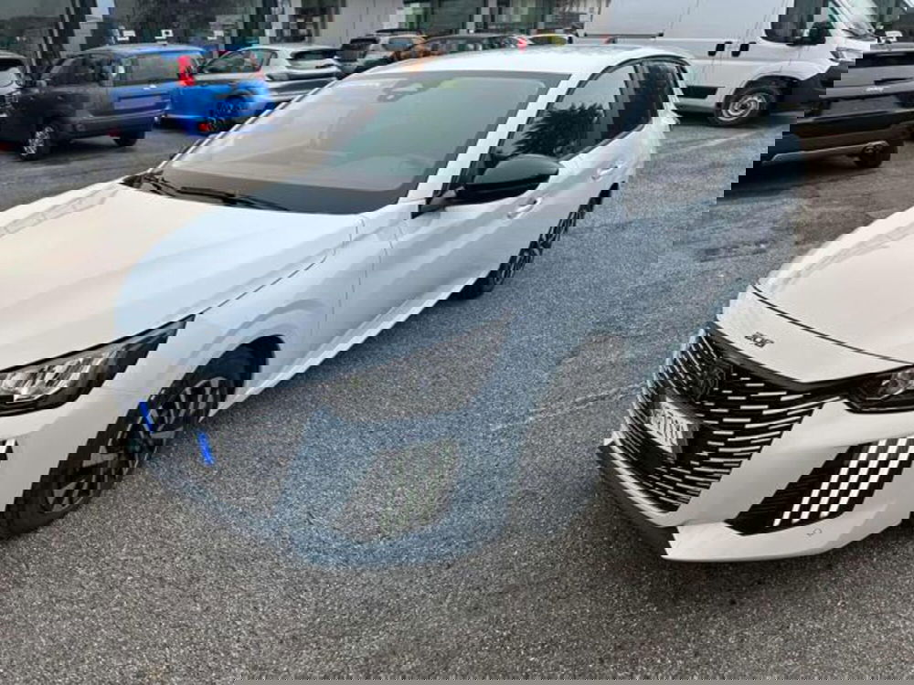 Peugeot 208 nuova a Milano