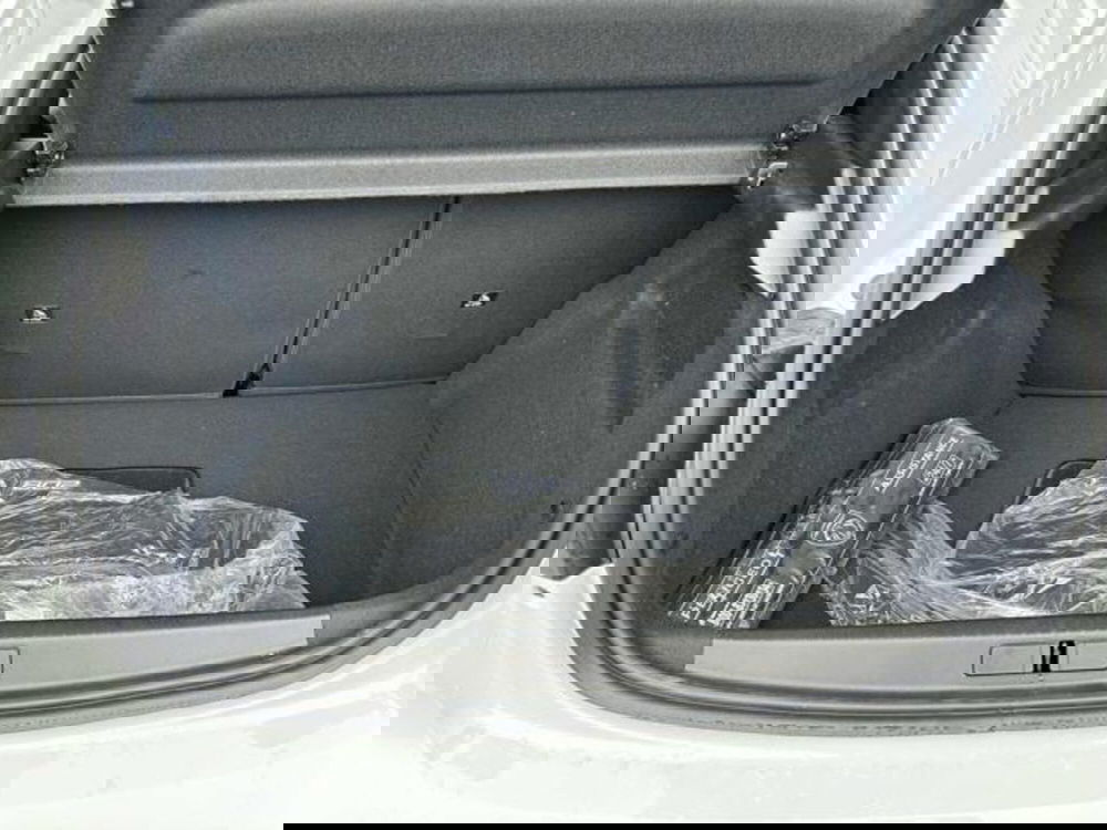 Peugeot 208 nuova a Milano (12)