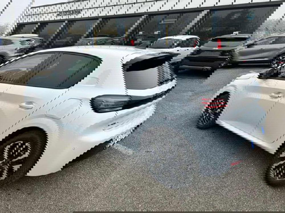 Peugeot 208 nuova a Milano (2)