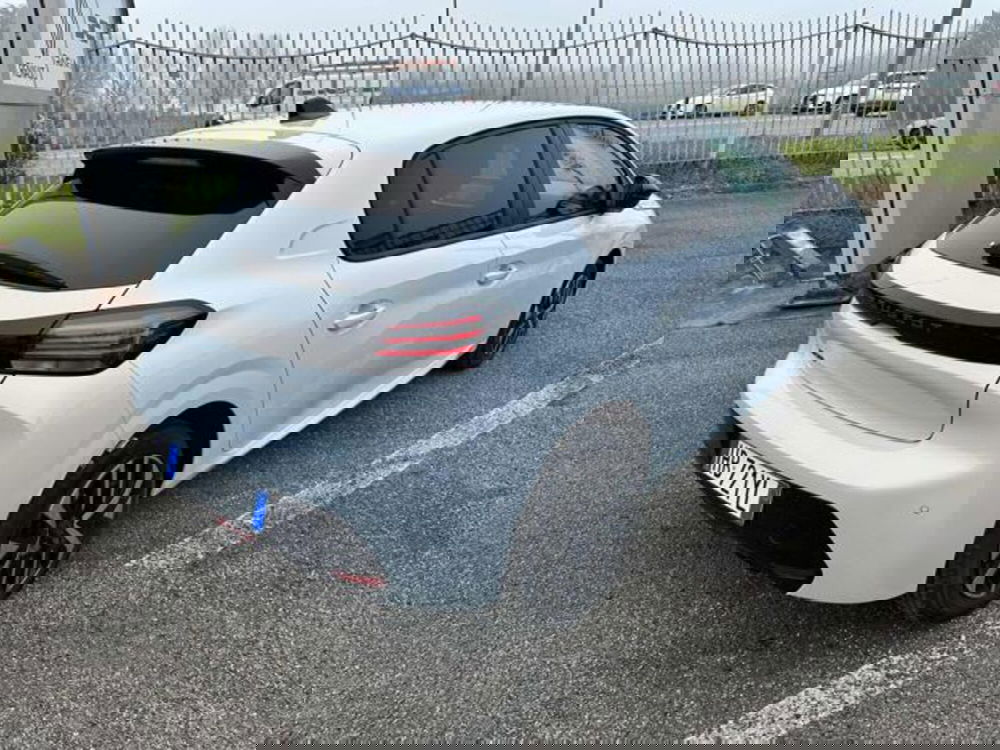 Peugeot 208 nuova a Milano (4)