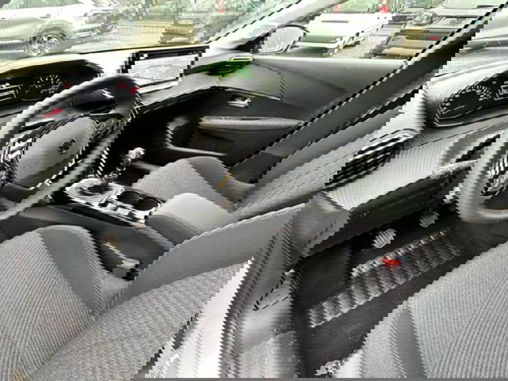 Peugeot 208 nuova a Milano (8)