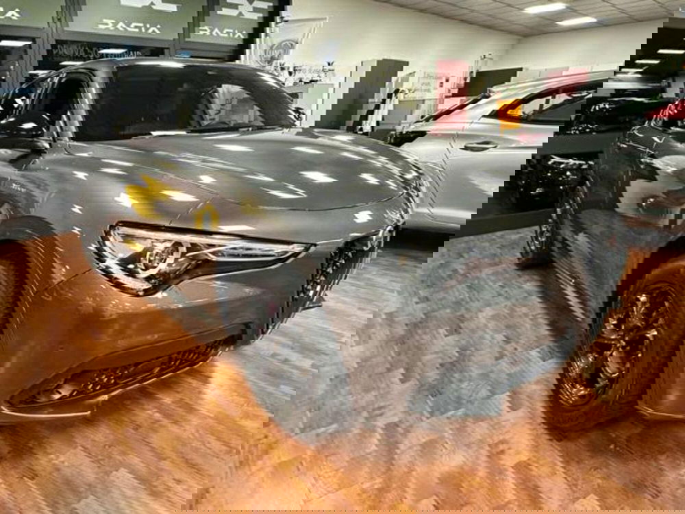 Alfa Romeo Stelvio usata a Milano (7)