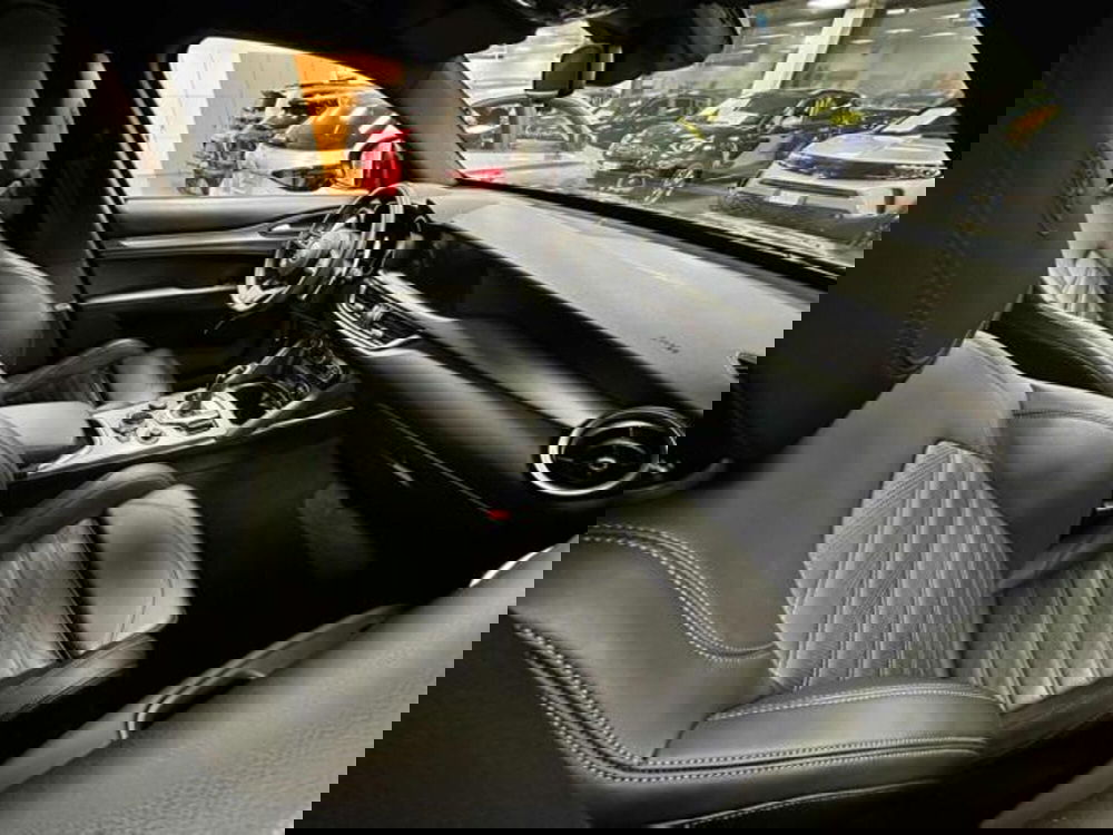 Alfa Romeo Stelvio usata a Milano (9)
