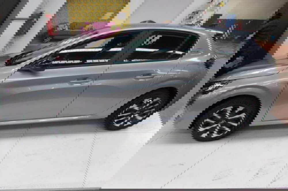 Peugeot 208 nuova a Milano (4)