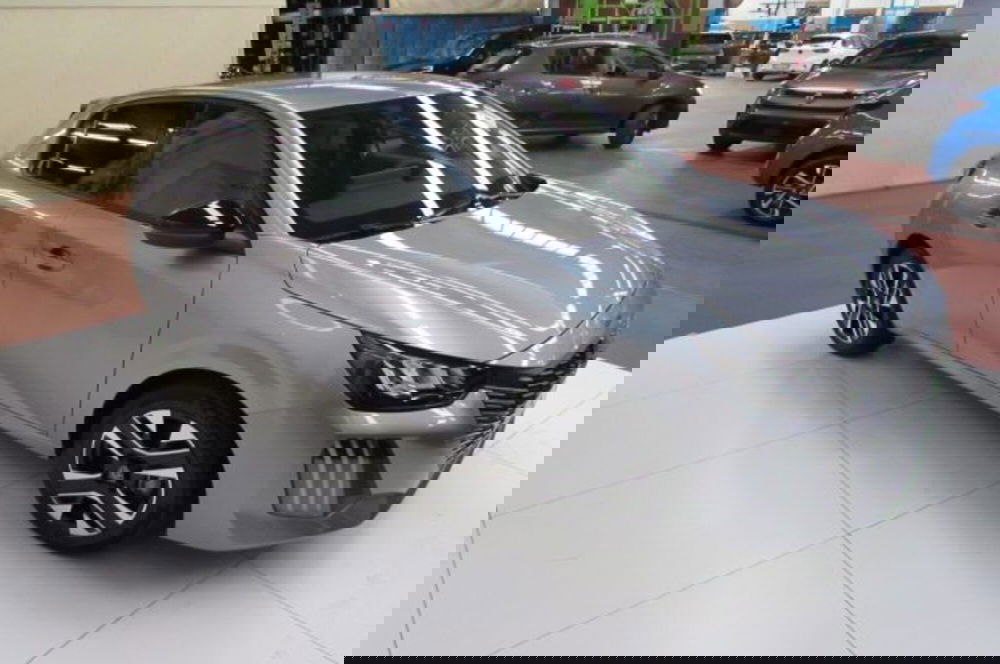 Peugeot 208 nuova a Milano (2)