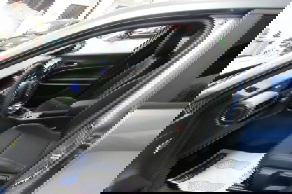 Jeep Avenger nuova a Milano (5)