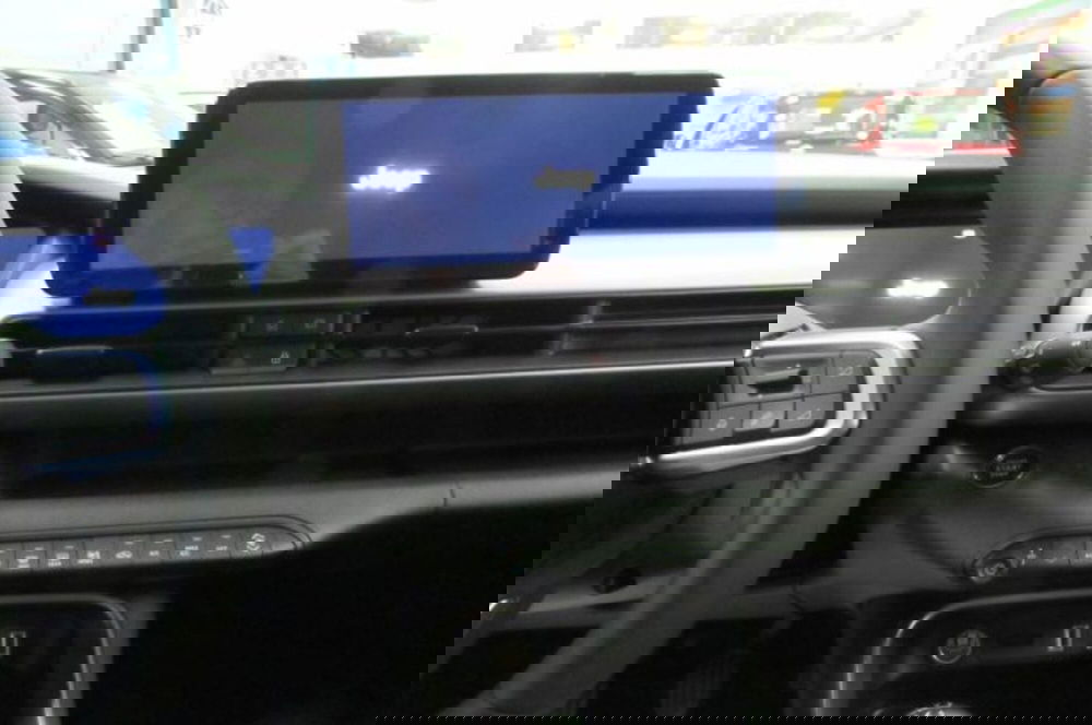 Jeep Avenger nuova a Milano (7)