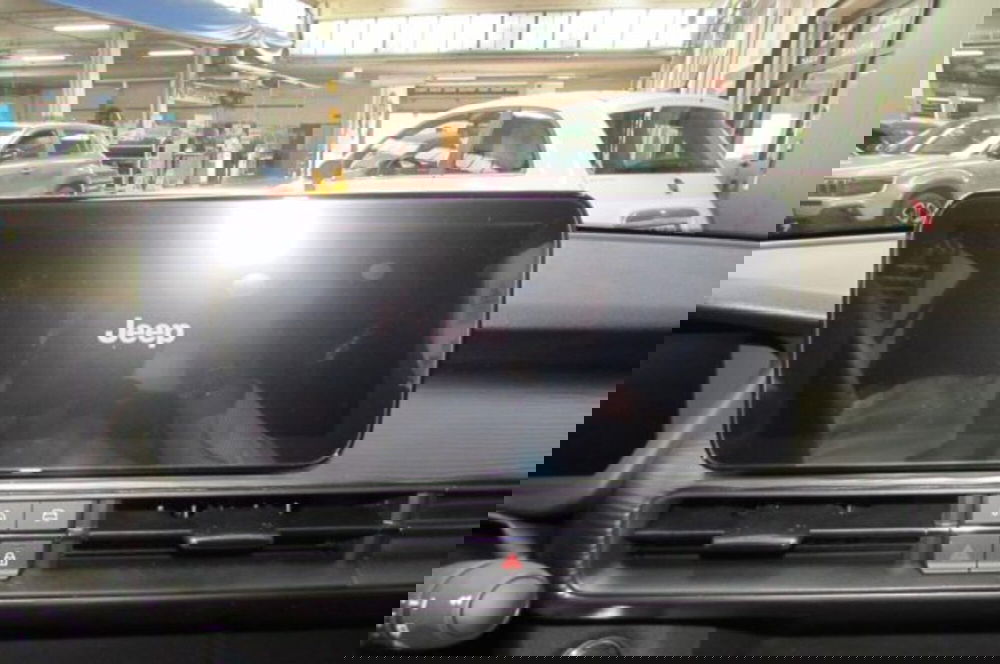 Jeep Avenger nuova a Milano (9)