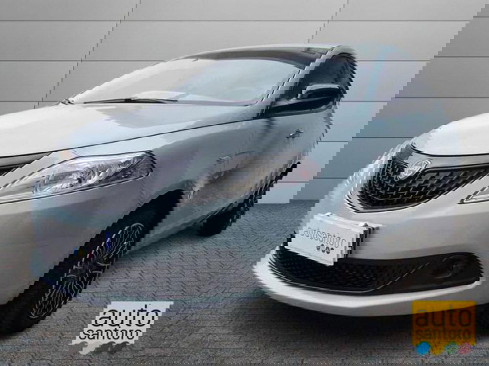 Lancia Ypsilon nuova a Salerno