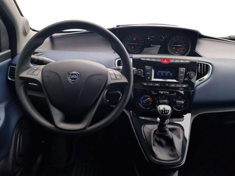 Lancia Ypsilon nuova a Salerno (10)