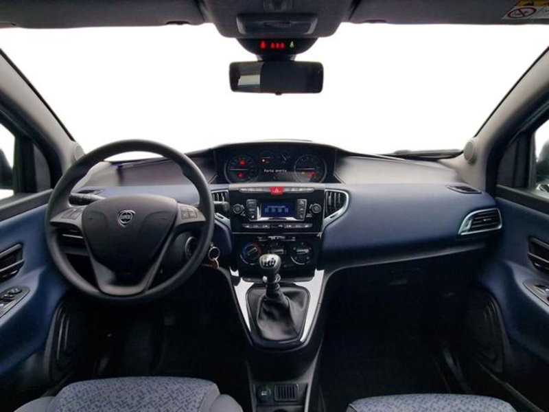 Lancia Ypsilon nuova a Salerno (12)