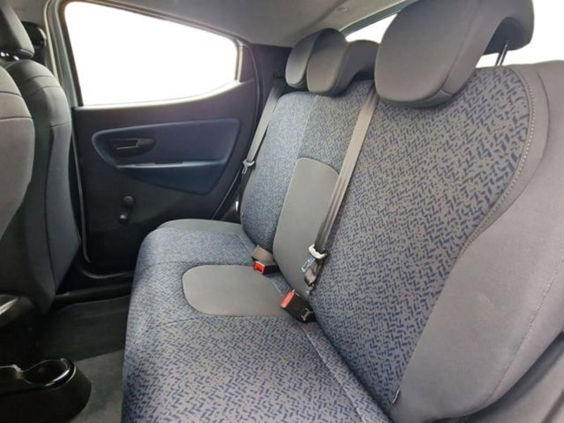 Lancia Ypsilon nuova a Salerno (15)